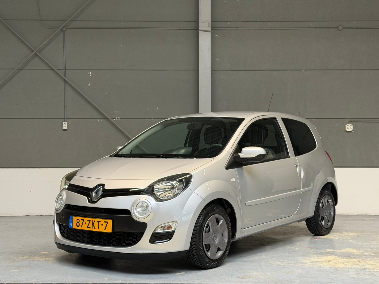 Renault Twingo 1.2 2013 Grijs *Trekhaak* Airco* All season*, Auto's, Voorwielaandrijving, 839 kg, 74 pk, 4 cilinders