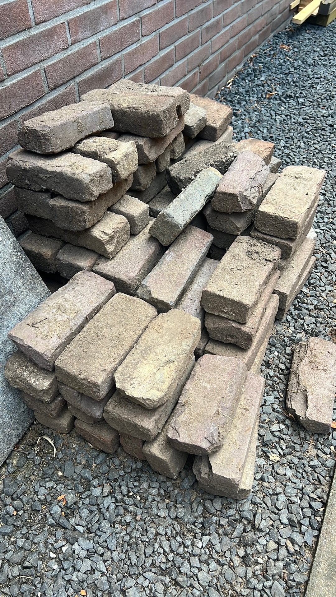 Gratis  circa 100 oude klinkers ophalen, Tuin en Terras, Tegels en Klinkers, Ophalen, Gebruikt, Beton, Klinkers