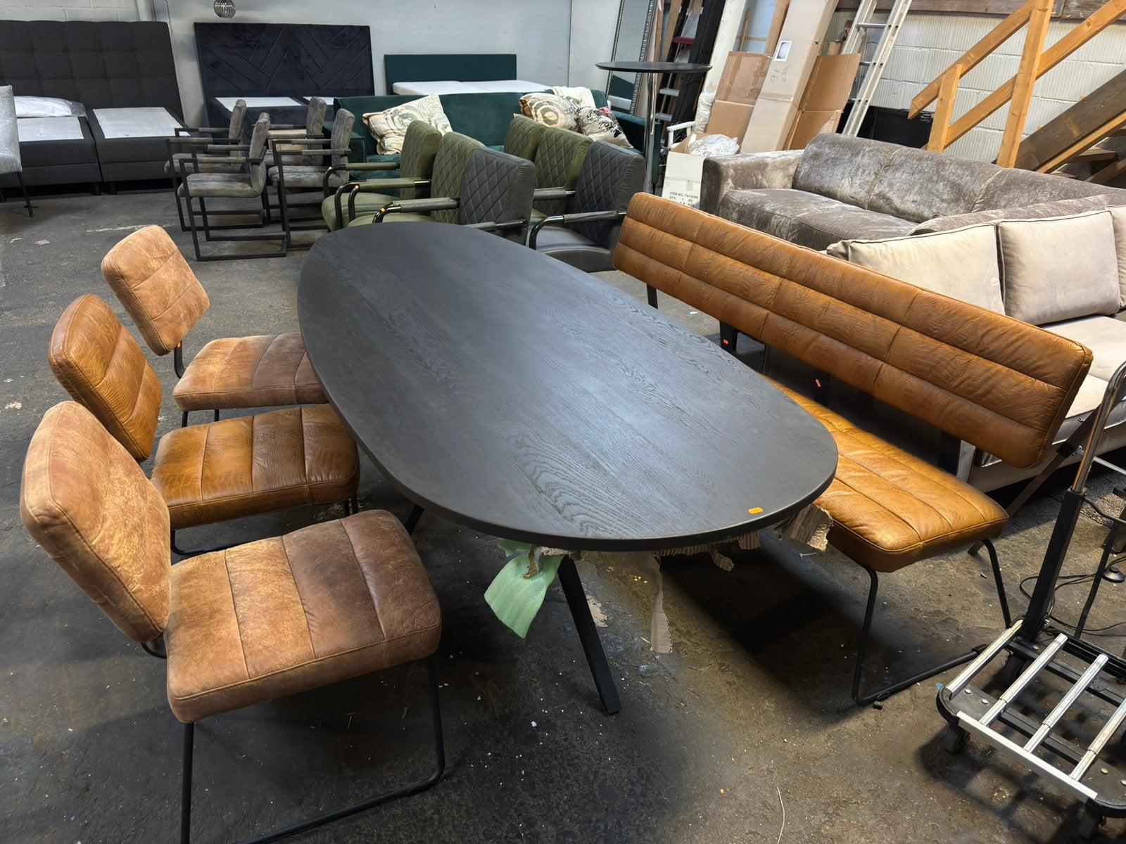 Eettafel ovaal zwart eiken + bank + 3 stoelen cognac, Roxxz design, Eettafel, Teakhout, Ophalen of Verzenden