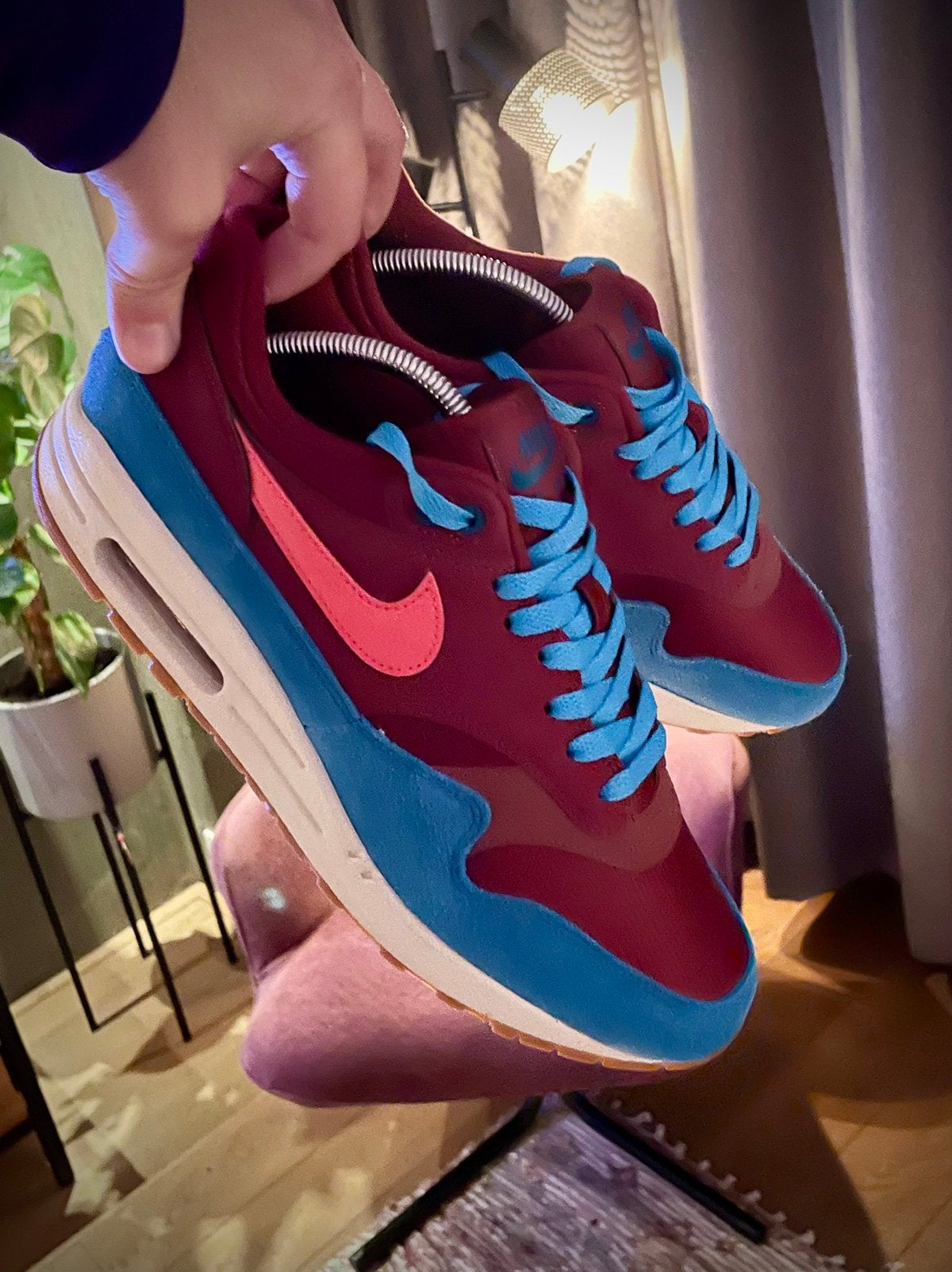 Nike Air Max 1 Team Red Green Abyss Burgundy Teal maat 44, Ophalen of Verzenden, Zo goed als nieuw, Overige kleuren
