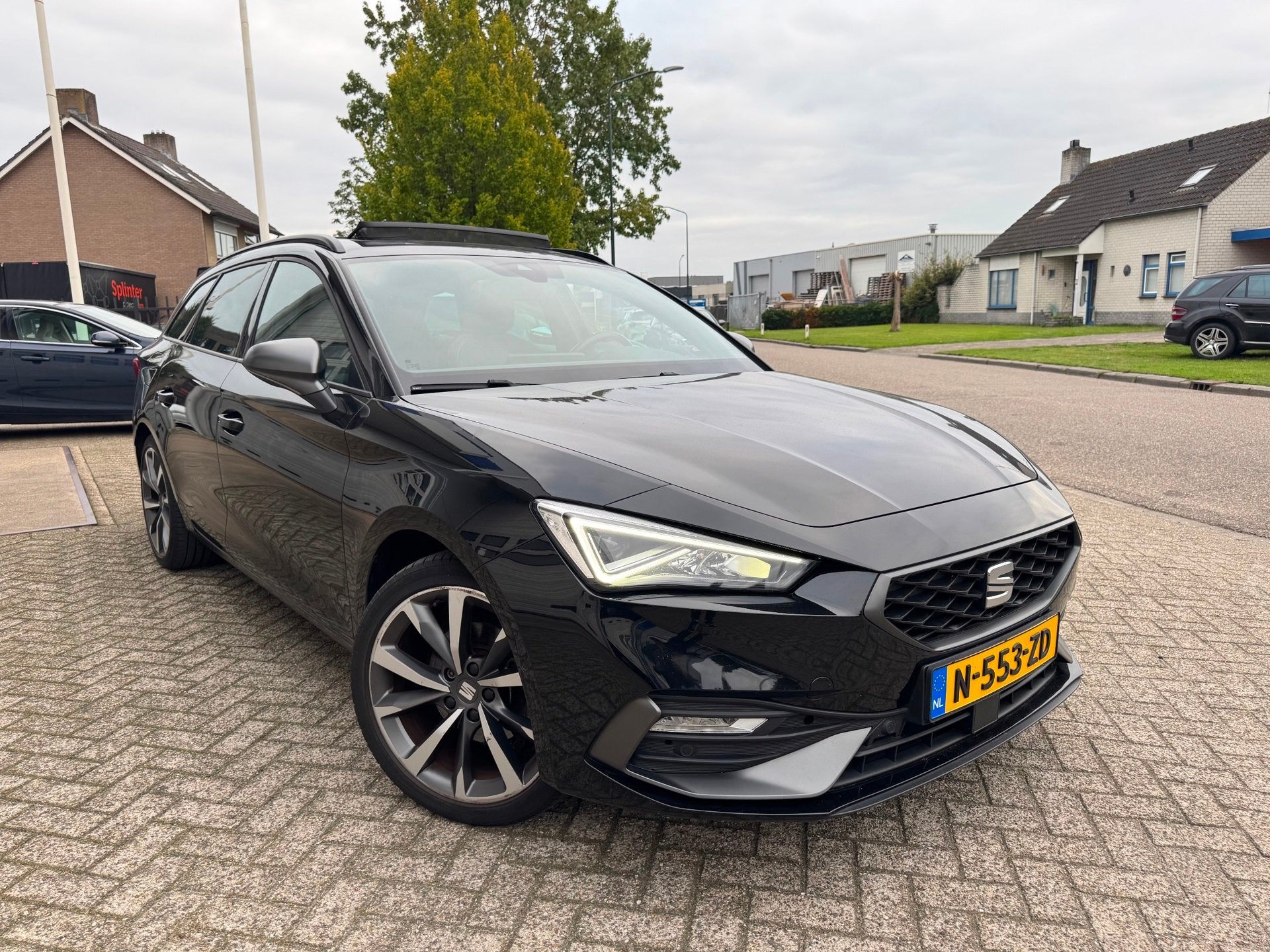 Seat Leon Sportstourer 1.5 eTSI FR Business Panodak,Camera,t, Auto's, Euro 6, 4 cilinders, Leon, Zwart