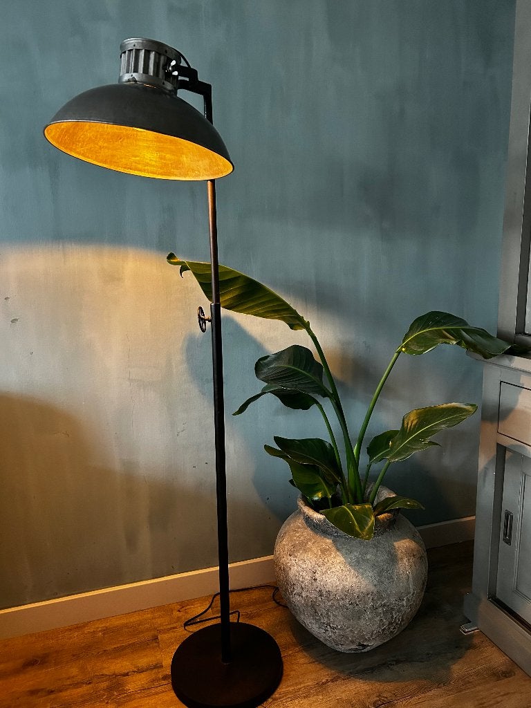 Staande lamp €50,-, Huis en Inrichting, Lampen | Vloerlampen, Ophalen, Zo goed als nieuw, Industriël, 150 tot 200 cm