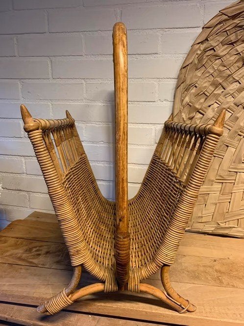 vintage rotan krantenbak, Huis en Inrichting, Woonaccessoires | Krantenbakken en Lectuurbakken, Lectuurbak, Zo goed als nieuw