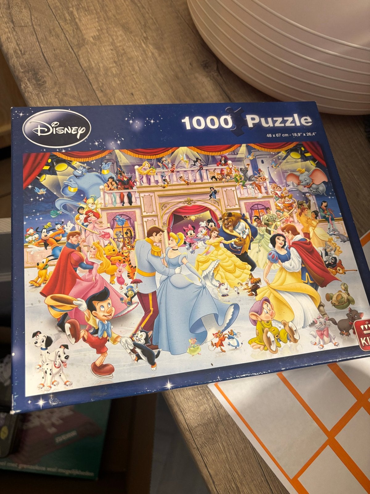 Disney 1000 stukjes legpuzzel met diverse figuren, Ophalen of Verzenden, 500 t/m 1500 stukjes, Zo goed als nieuw, Legpuzzel