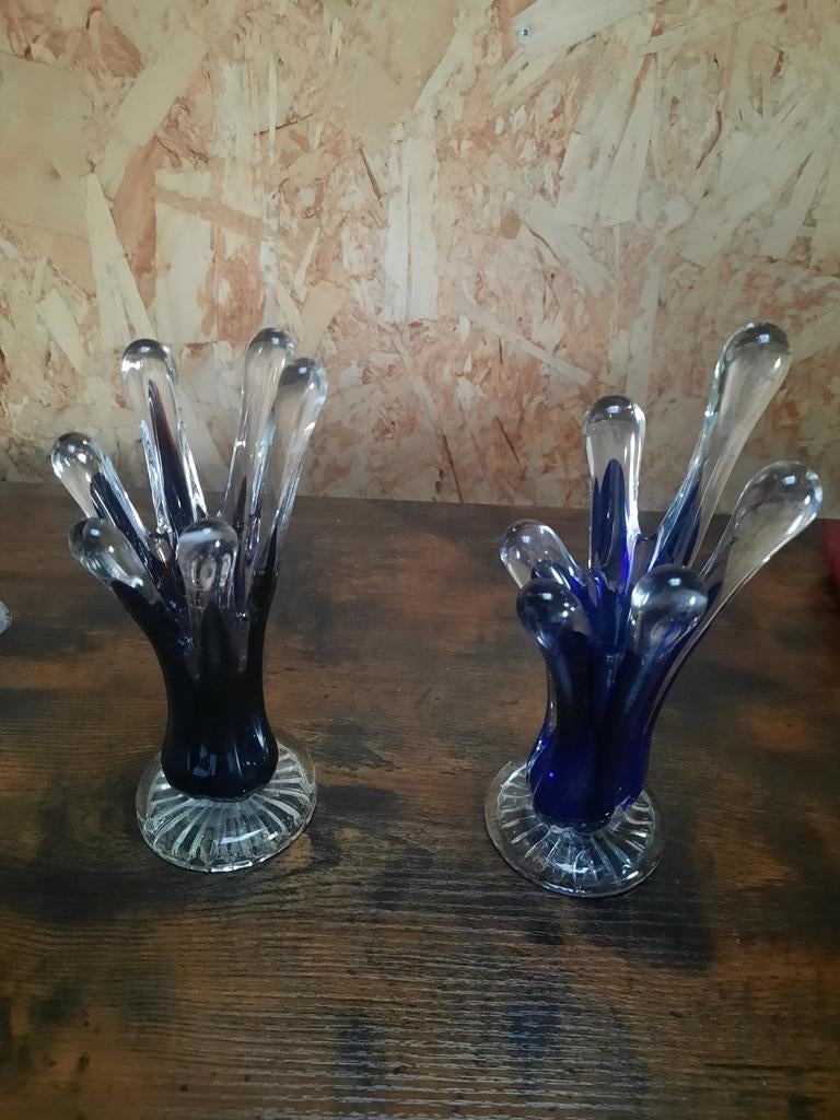 2 zes vingerige vaasjes kobaltblauw en rood kleurig, Antiek en Kunst, Antiek | Glas en Kristal, Ophalen of Verzenden
