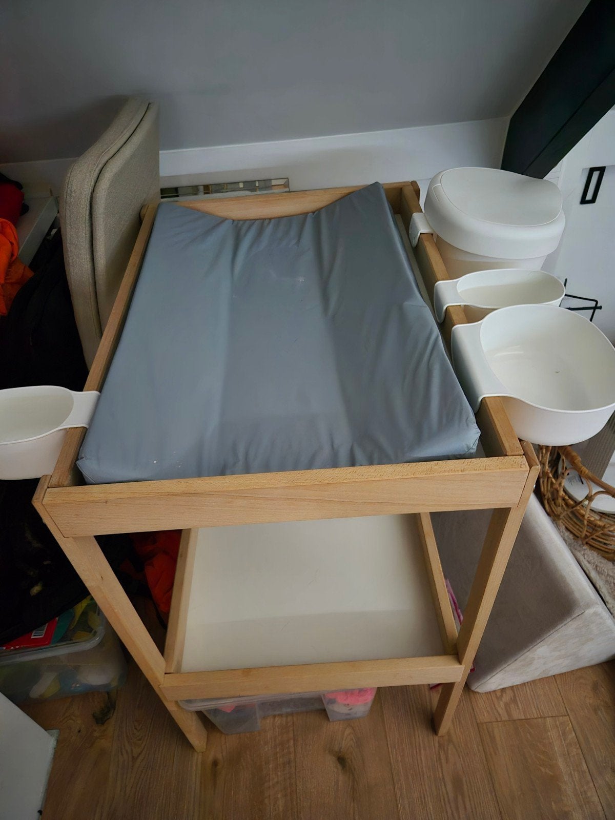 Ikea sniglar aankleedtafel inc aankleedkussen en bakjes, Kinderen en Baby's, Badjes en Verzorging, Gebruikt, Aankleedkussen, Standaard