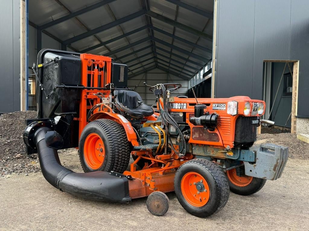 Kubota B7100 HST Tractor trekker Maaidek + opvangbak, Zakelijke goederen, Agrarisch | Tractoren, Ophalen of Verzenden, Tot 80 Pk