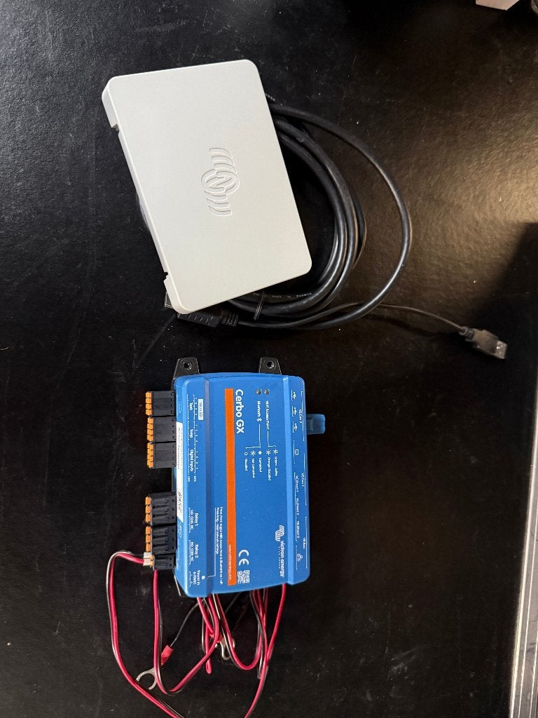 Victron cerbo MK2 + Victron Energy GX Touch 50 Display, Doe-het-zelf en Verbouw, Elektra en Kabels, Ophalen of Verzenden, Zo goed als nieuw