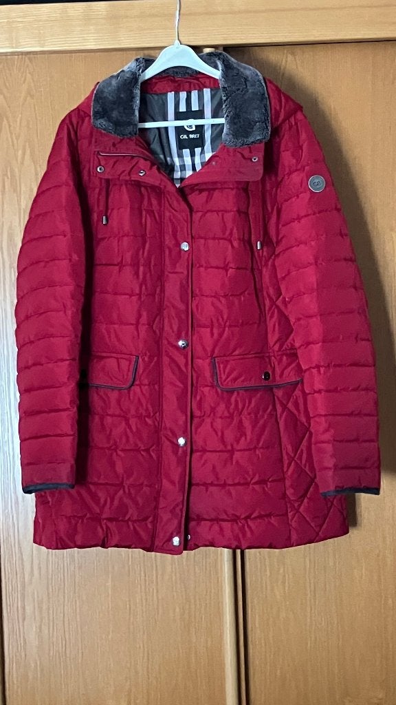 Mooie winterjas met afneembare capuchon van Gil Bret, mt 44, Kleding | Dames, Maat 42/44 (L), Ophalen of Verzenden, Zo goed als nieuw