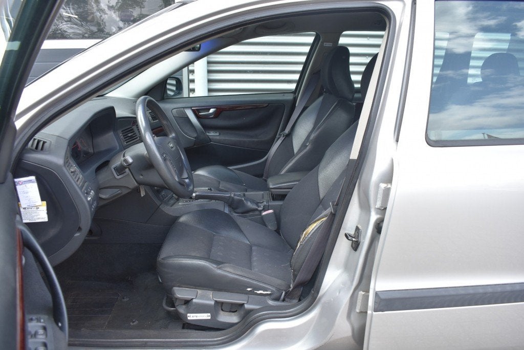 Volvo V70 2.4 COMFORT LINE / CLIMA / STOELVERW / GOED ONDERH, Automaat, 2435 cc, Stoelverwarming, 84 €/maand