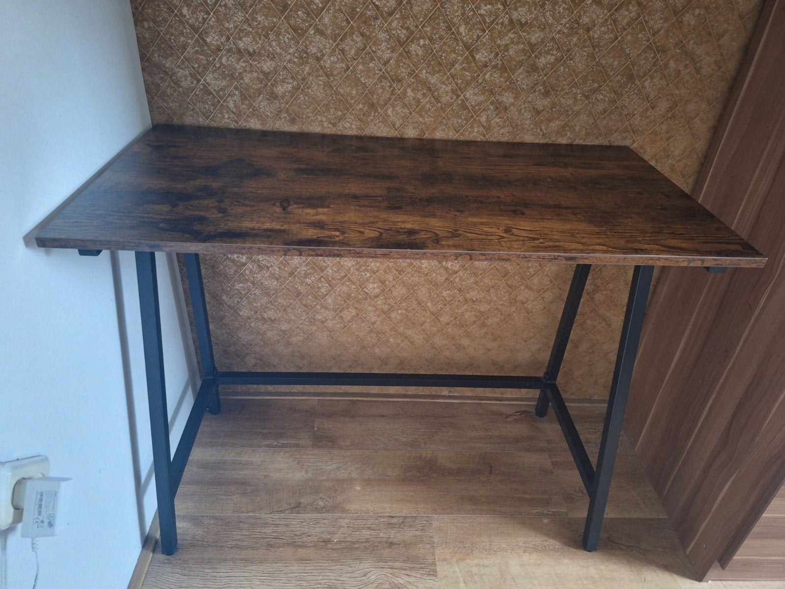 Stevig bureau met metalen frame - nieuwstaat, Ophalen, Hout, 50 cm, Bruin
