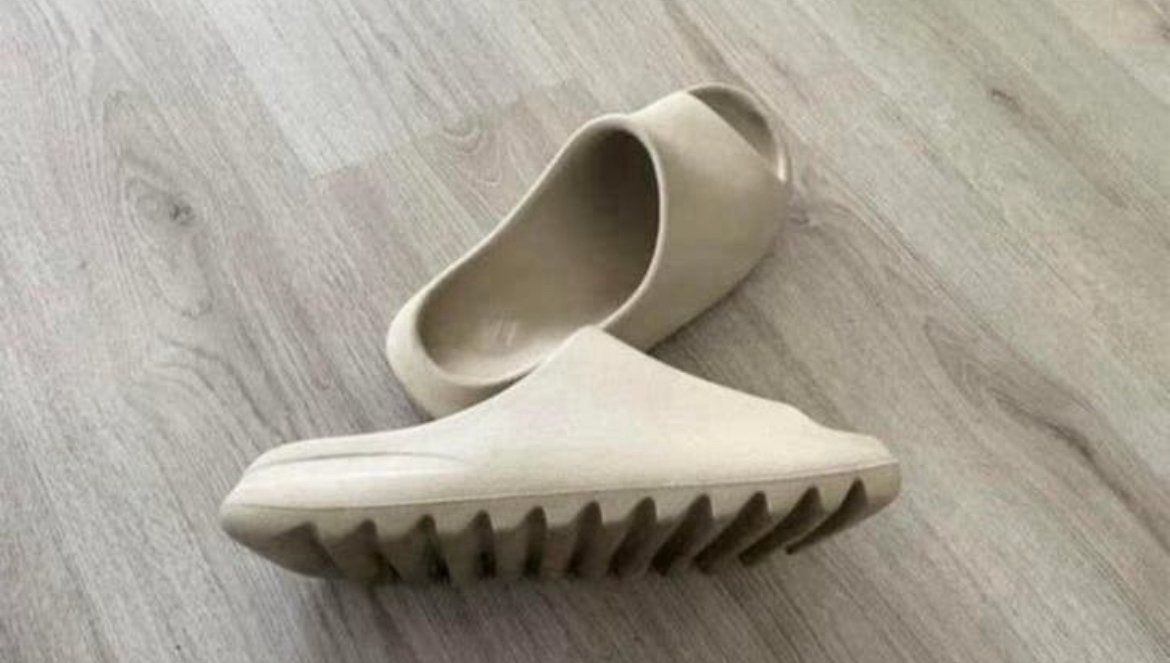 Yeezy, Ophalen of Verzenden, Zo goed als nieuw, Slippers