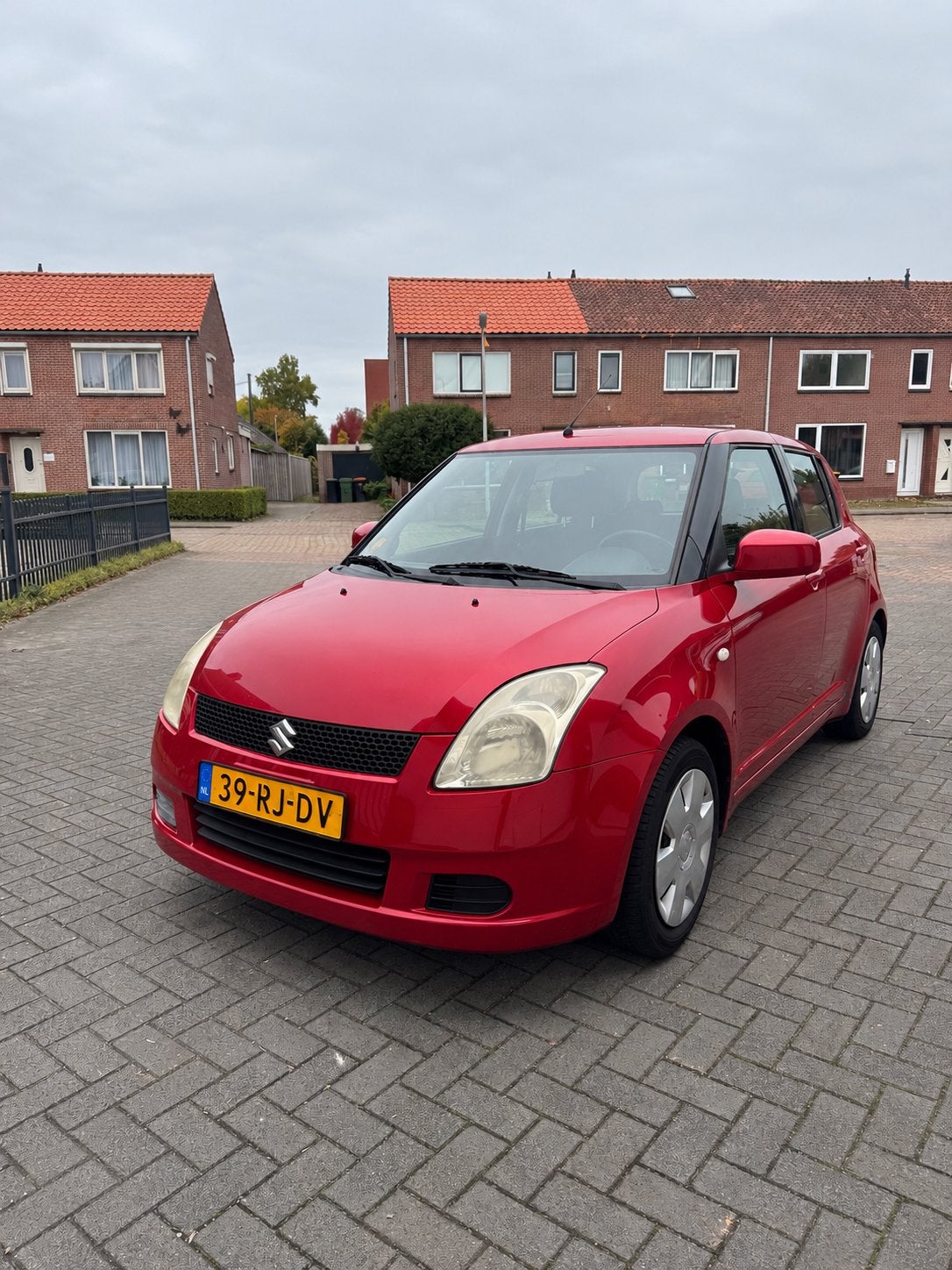 Suzuki Swift 1.3 5D 2005 Rood, Auto's, Voorwielaandrijving, 40 €/maand, 965 kg, 400 kg