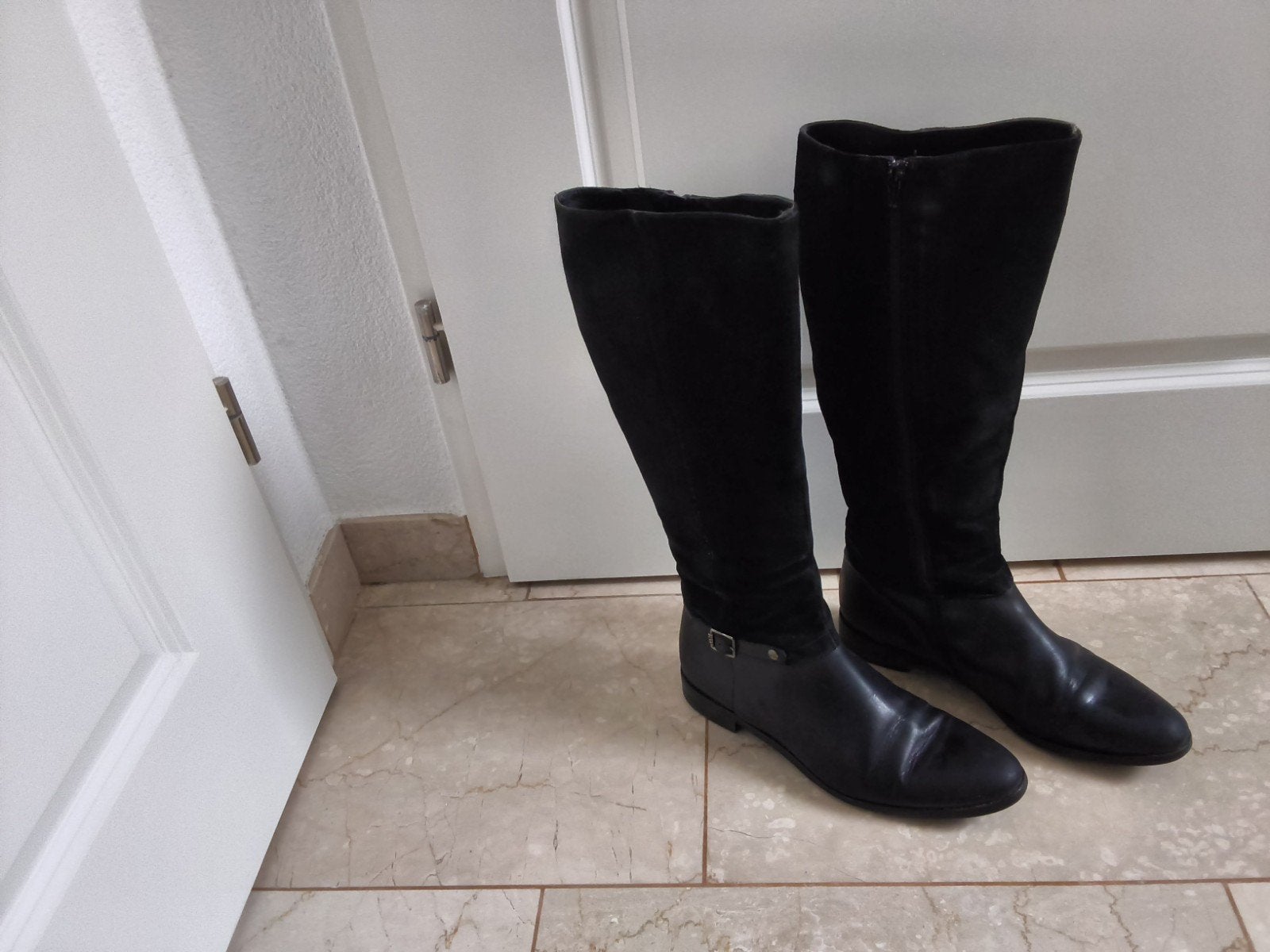Laarzen mt 40/41 zwart suede/leer gedragen in prima staat, Hoge laarzen, Zwart, Ophalen of Verzenden, Gedragen