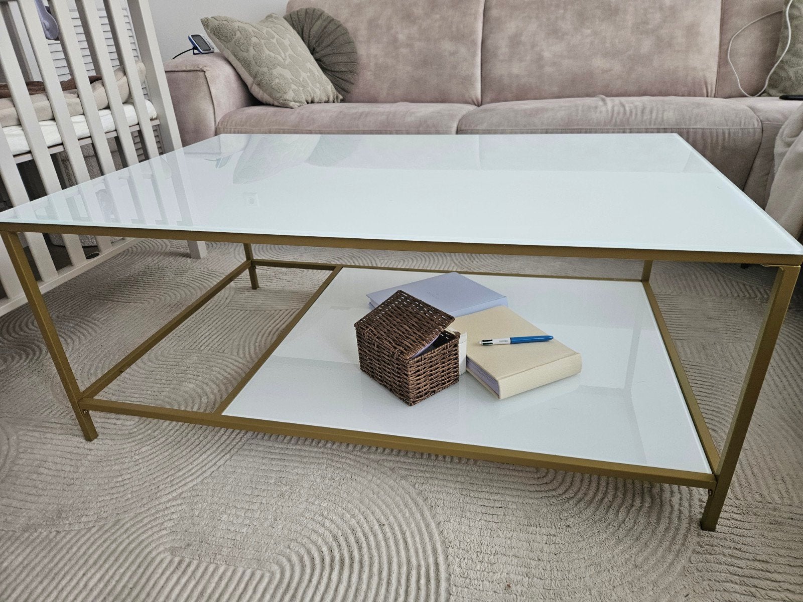 Salontafel 2 lagen wit en goud, glas, Ophalen, 100 tot 150 cm, 50 tot 100 cm, Glas