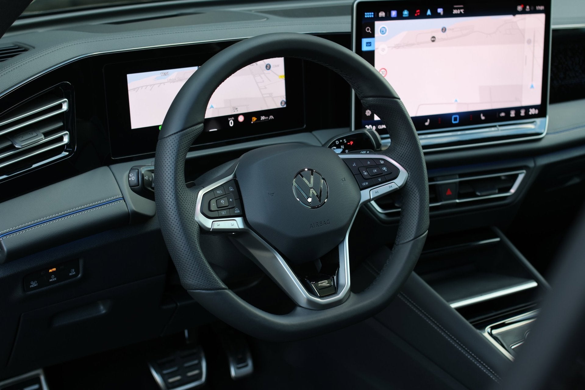 Volkswagen Tiguan 1.5 eTSI R-Line *Pano*H/K*360 Camera*Head-, Auto's, Dealer onderhouden, Zwart, 150 pk, Zwart