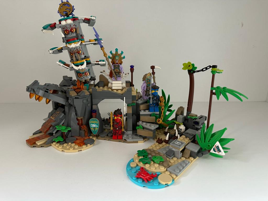 Lego Ninjago 71747 The Keepers’ village compleet met doos, Ophalen of Verzenden, Zo goed als nieuw