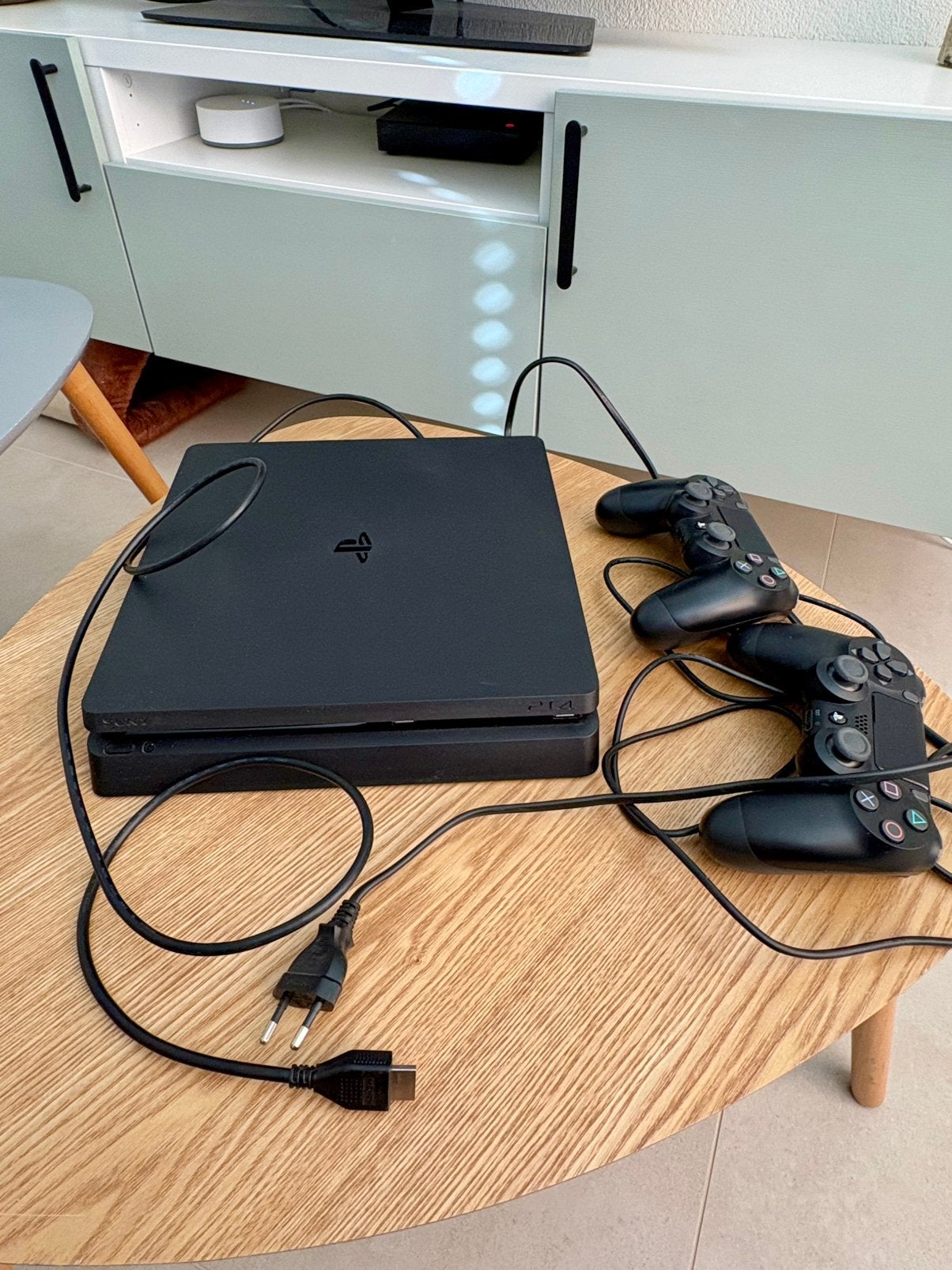 PS4 Slim 500GB + 2 originele controllers, Spelcomputers en Games, Met 2 controllers, Ophalen of Verzenden, Zo goed als nieuw, Slim