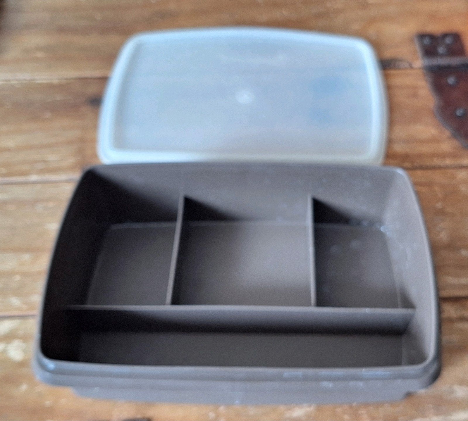 Vintage Tupperware Tuppercraft Stow-N-Go organizer (767), Bruin, Overige typen, Ophalen of Verzenden, Met compartimenten