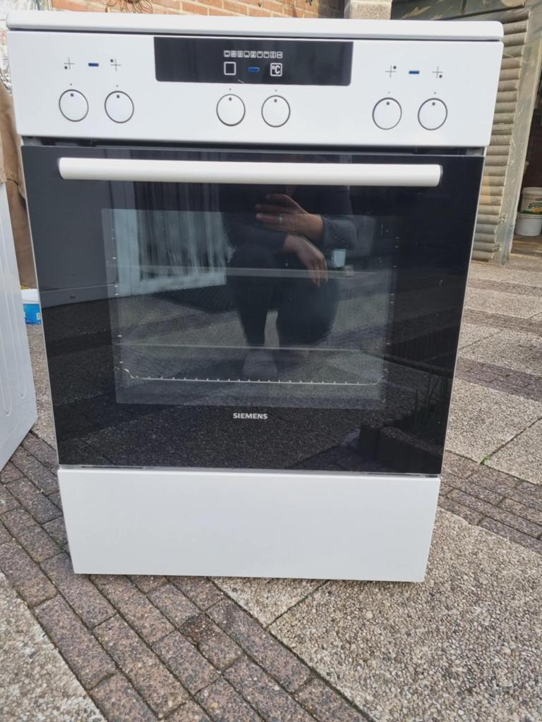 Siemens Vrijstaand Fornuis met keramisch kookplaat, Witgoed en Apparatuur, Fornuizen, 60 cm of meer, Zo goed als nieuw, Inductie