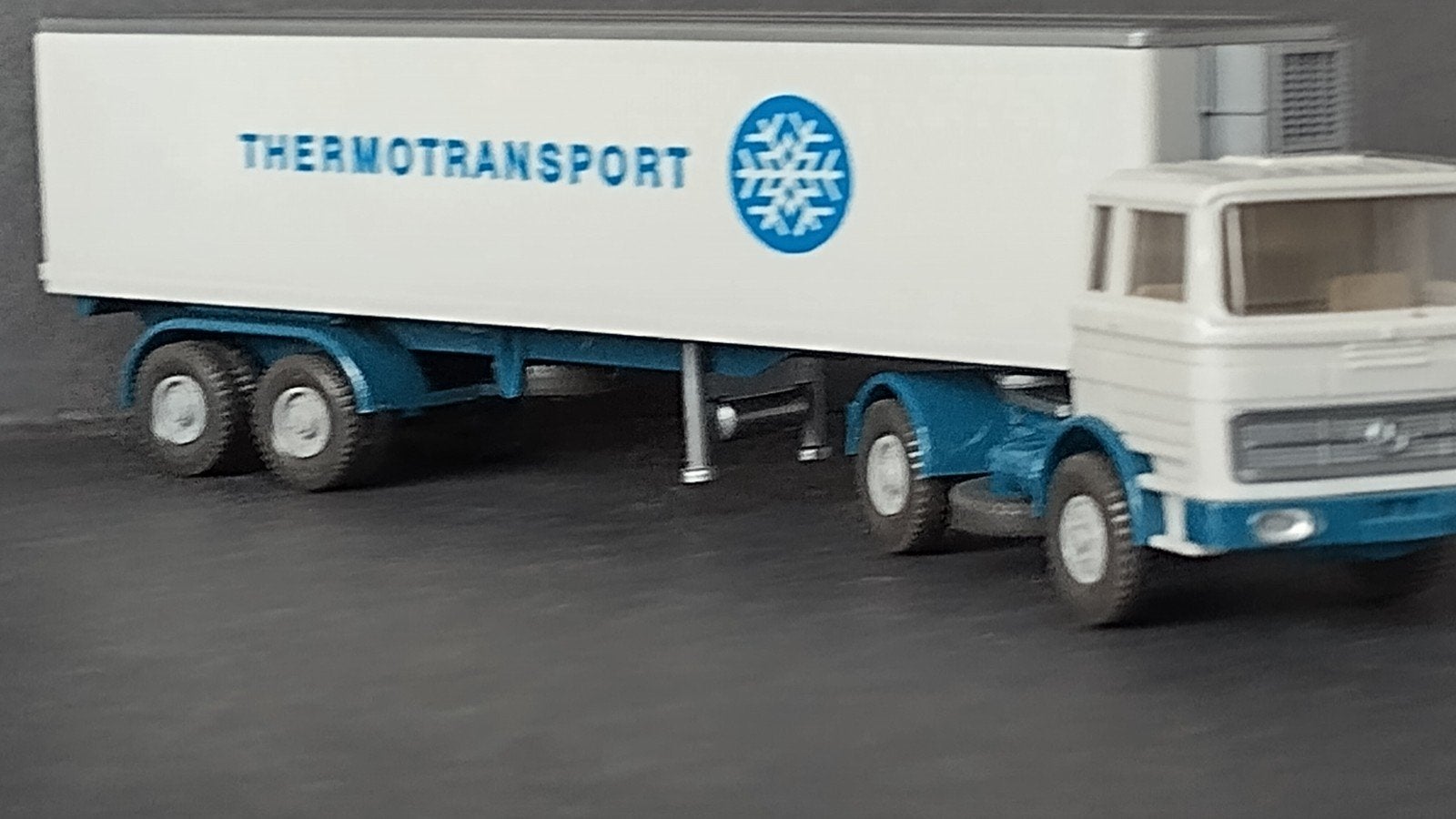 Mercedes Benz LP 322 Thermo transport 1:87 Wiking Pol, Verzenden, Wiking, M, Zo goed als nieuw