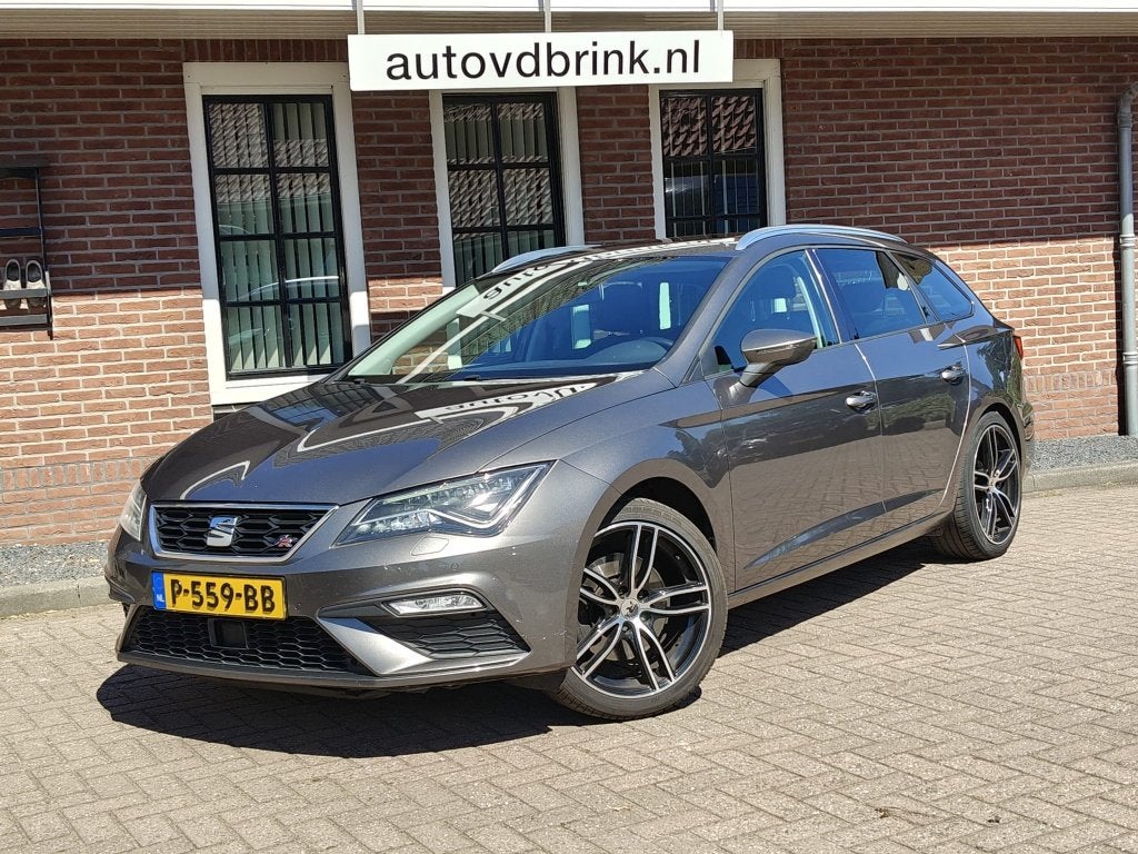 SEAT Leon ST 1.8 TSI FR BnsI. PANO / LED / CARPLAY, Auto's, 1272 kg, Gebruikt, 4 cilinders, Leon