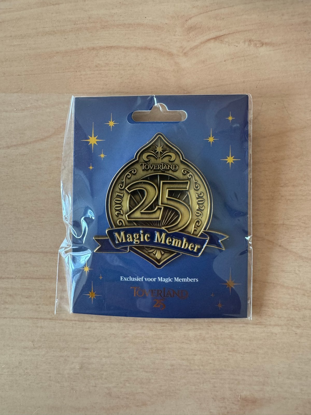 Toverland 25 Jaar Magic Member Speldje Pin Nieuw, Ophalen of Verzenden, Nieuw, Overige onderwerpen, Speldje of Pin