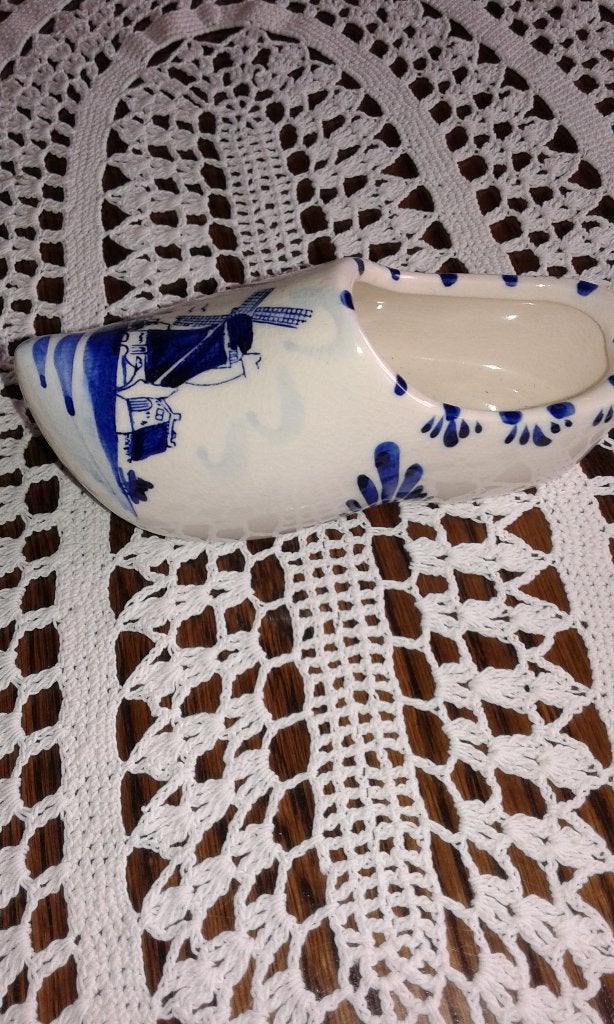 antieke porseleinen decoratieve sierklomp ; leuk beschilderd, Ophalen of Verzenden
