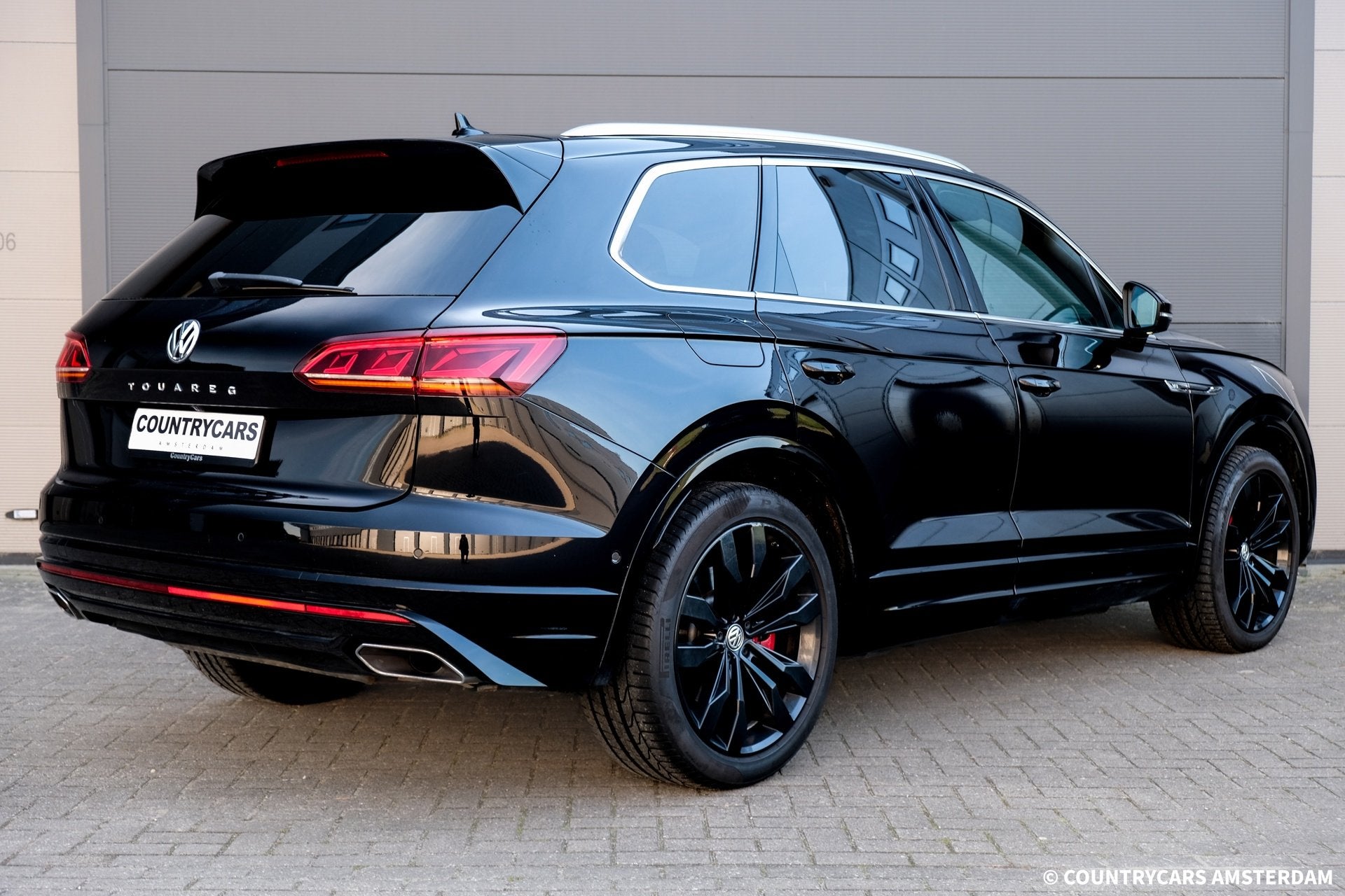 Volkswagen Touareg 4.0 V8 TDI R-Line 4Motion | Grijs Kenteke, Auto's, Automaat, Dealer onderhouden, Gebruikt, Zwart