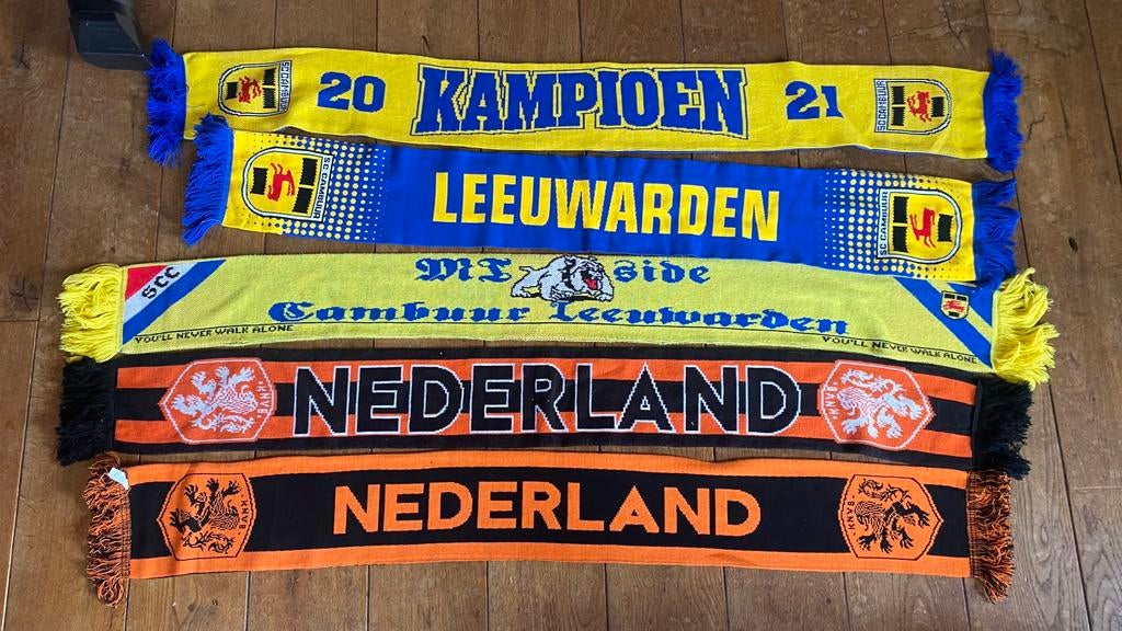 Verzameling Voetbal sjaals: Oranje, Ajax, Feyenoord etc, Ophalen of Verzenden, Zo goed als nieuw, Buitenlandse clubs, Vaantje of Sjaal