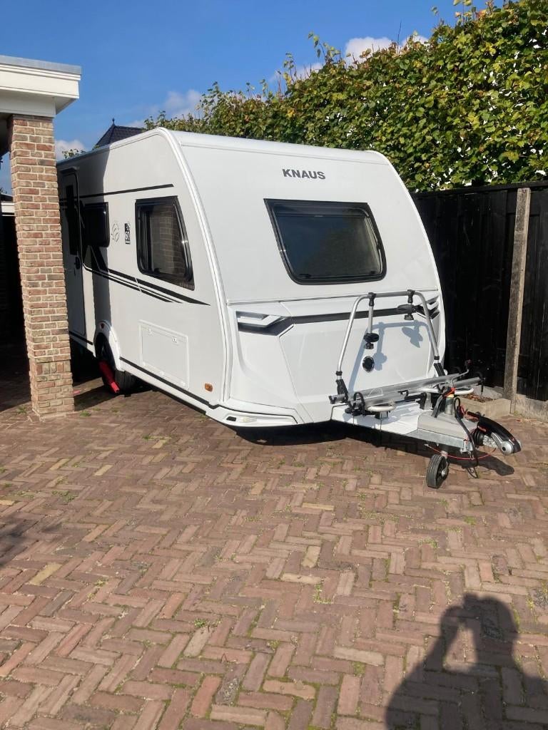 Luxe Knaus Südwind 460 EU ePower - 60 Years Edition (2024), Caravans en Kamperen, Schokbreker, Treinzit, Particulier, 6 tot 7 meter