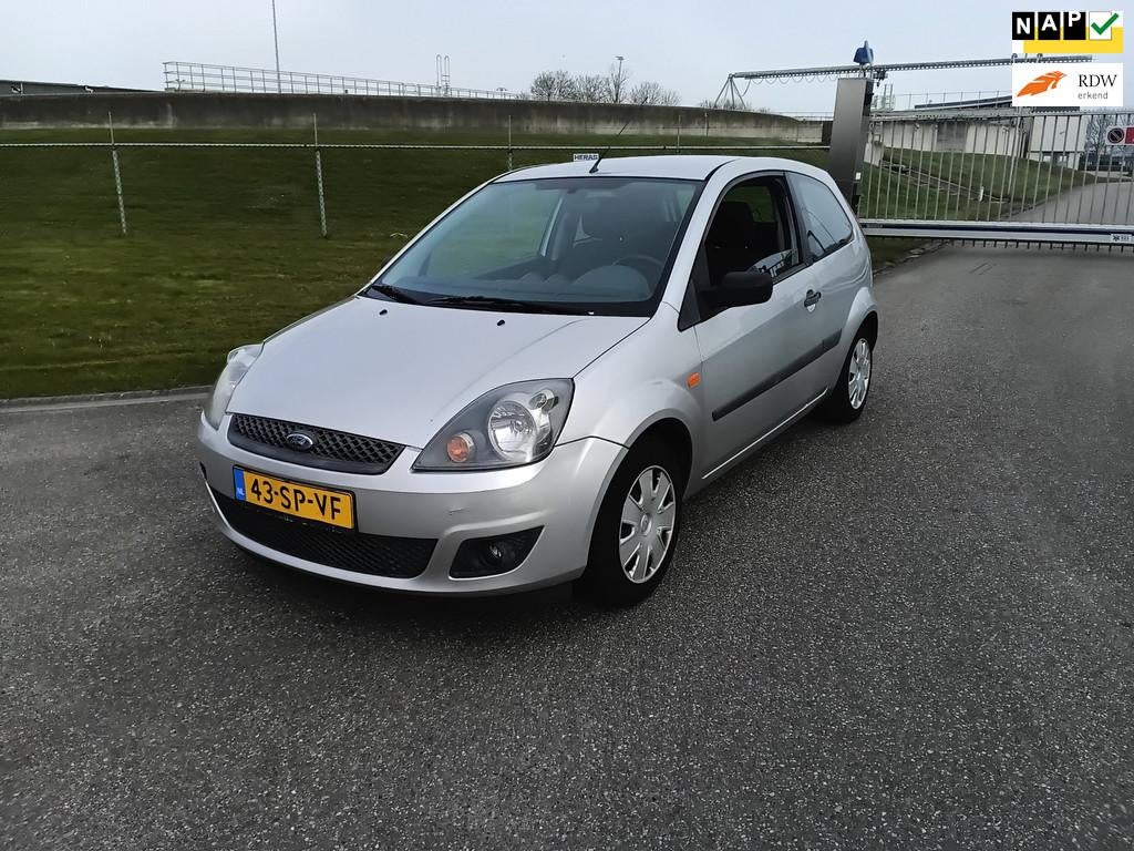 Ford Fiesta 1.3-8V Ambiente, Auto's, 1299 cc, 4 cilinders, Origineel Nederlands, Bedrijf