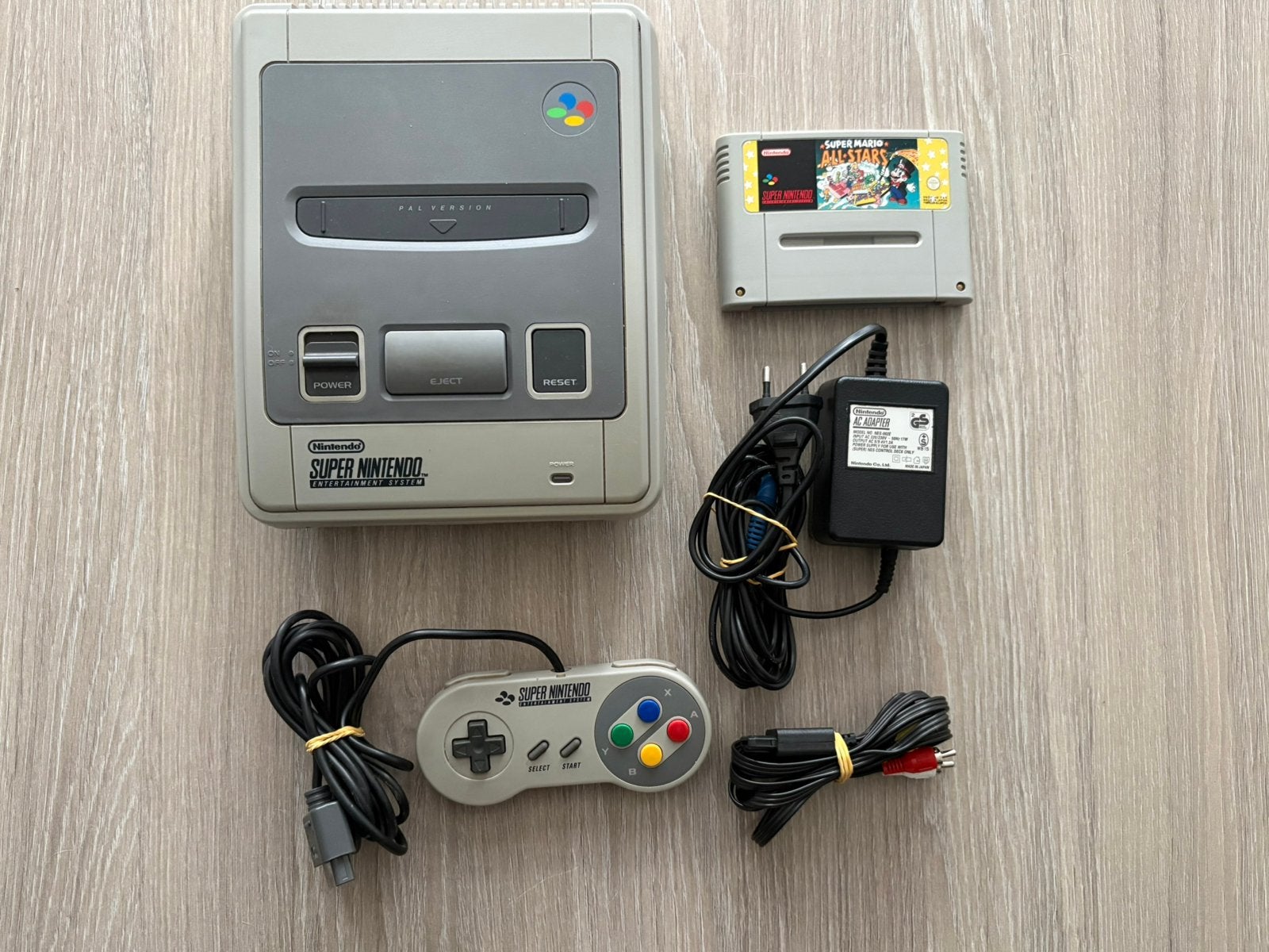 Zeer nette Super Nintendo controller Super Mario All Stars, Ophalen of Verzenden, Zo goed als nieuw, Met 1 controller