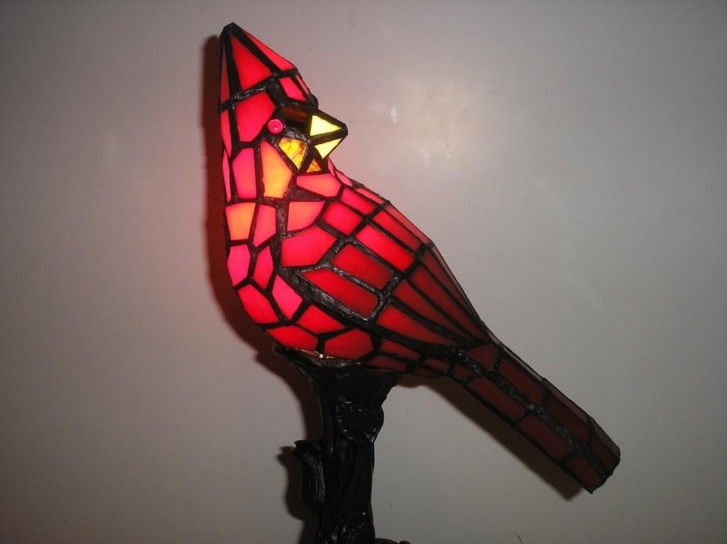 Tiffany dierfiguur / rode kardinaal op bijpassende voet, Ophalen of Verzenden, Zo goed als nieuw, Glas, Minder dan 50 cm