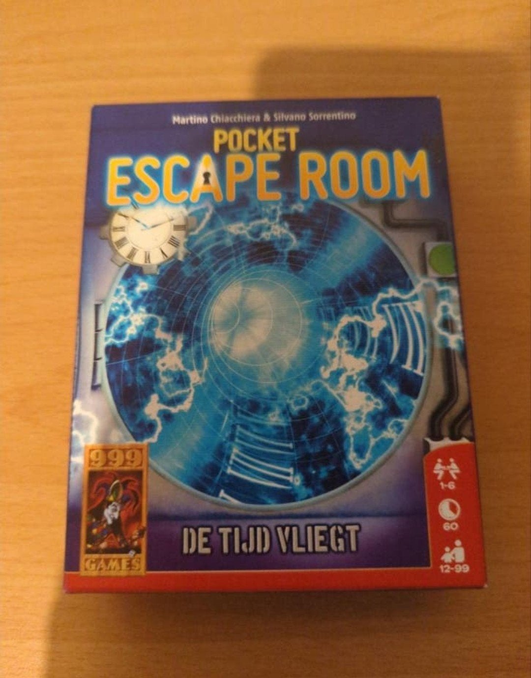 Pocket Escape Room: De Tijd Vliegt - 999 Games, Ophalen, Zo goed als nieuw, Vijf spelers of meer, 999 Games