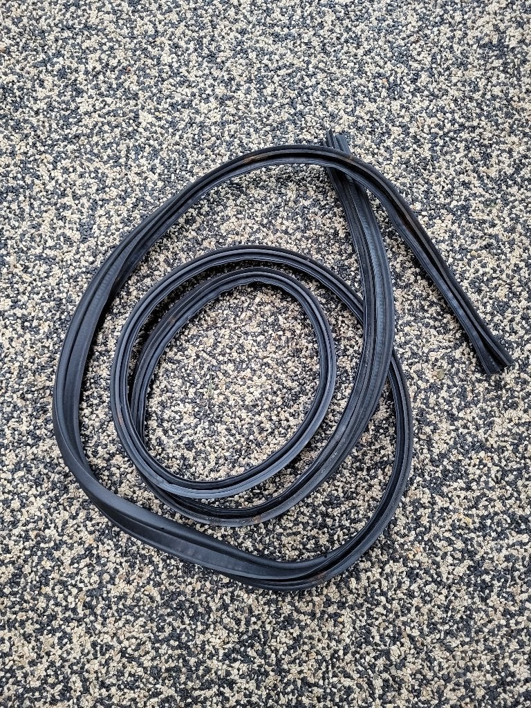 Kofferbakrubber kofferklep rubber Daihatsu Cuore, Auto-onderdelen, Interieur en Bekleding, Ophalen of Verzenden, Gebruikt, Daihatsu