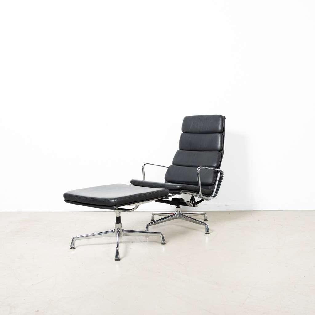 2x Vitra Eames EA222 Fauteuil Zwart Leer + Hocker, Niet ingevuld, Niet ingevuld, 75 tot 100 cm, Zo goed als nieuw
