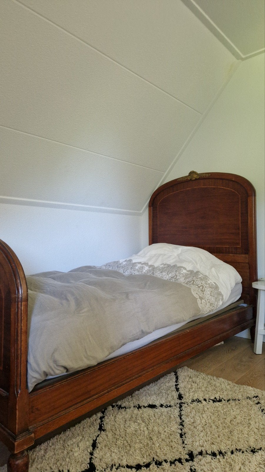 Antieke mahoniehouten lits-jumeaux met sierlijke details, Ophalen of Verzenden
