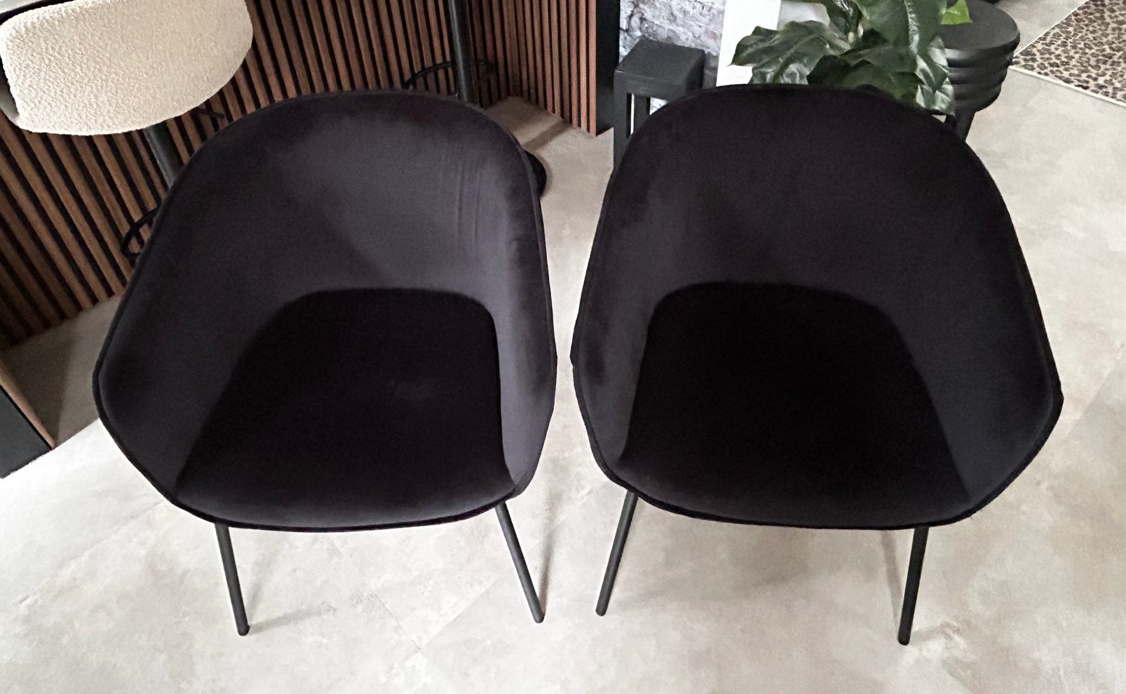 Eettafel stoelen zwart velvet, Ophalen, Zo goed als nieuw, Twee