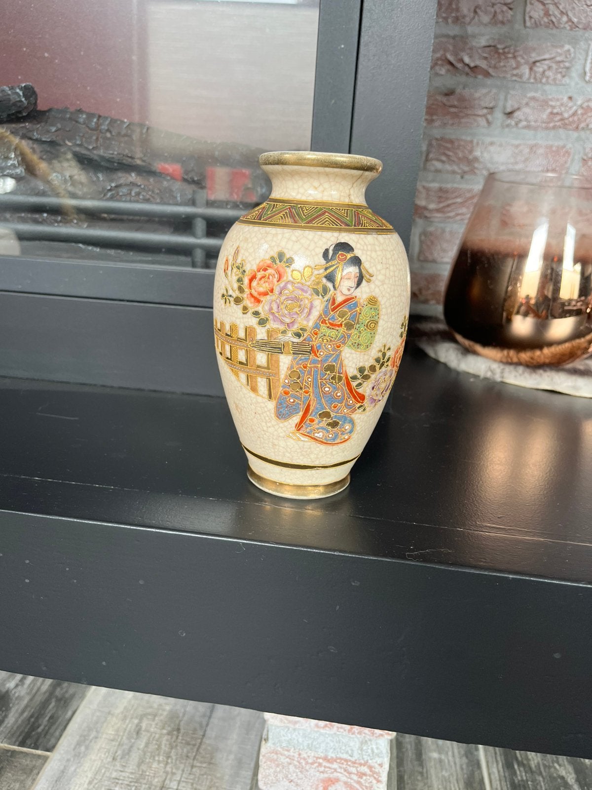 Antieke Japanse Satsuma vaas met Geisha en landschap, Ophalen