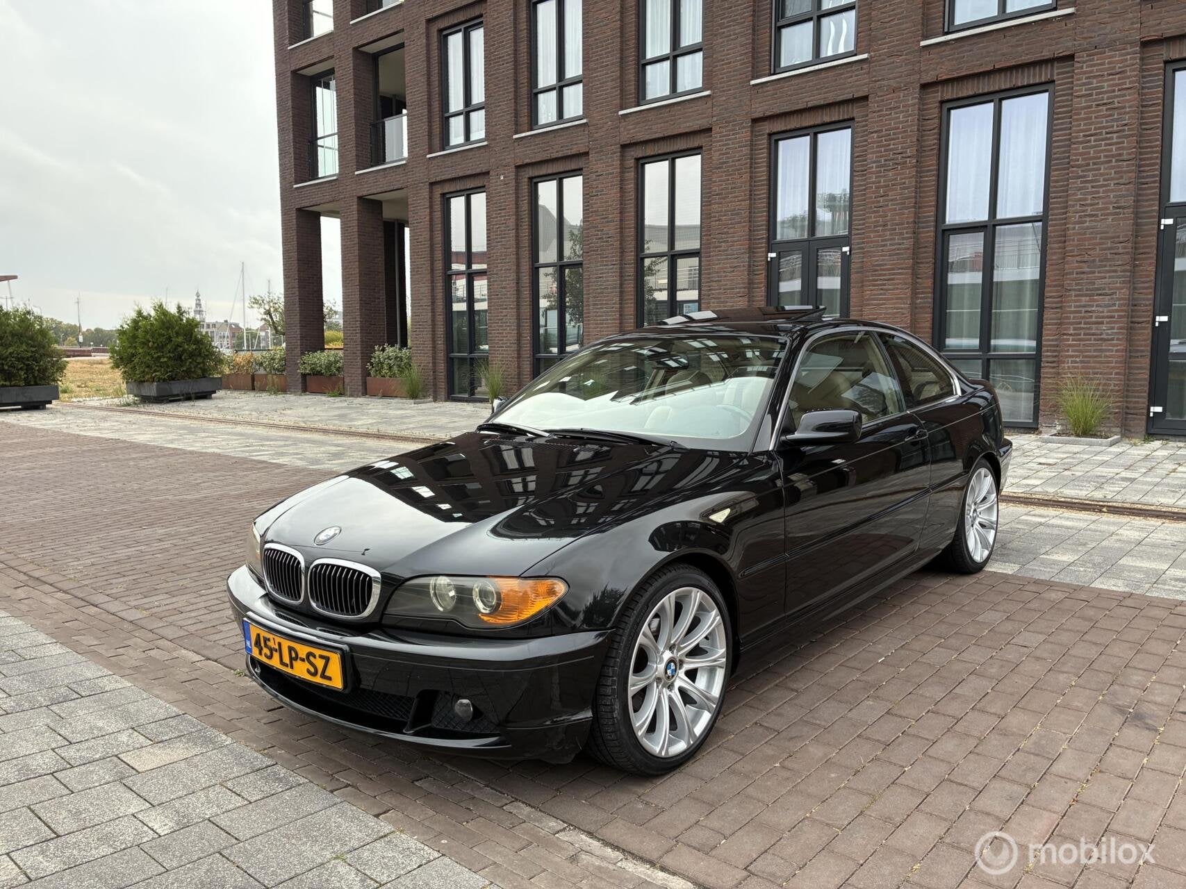 BMW 3-serie Coupé 320Ci Executive km159.617 Nap BJ2003, Achterwielaandrijving, Gebruikt, Zwart, 1600 kg