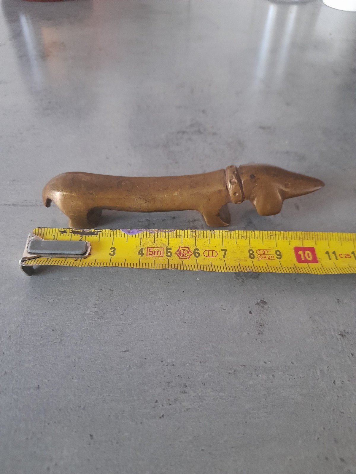 Bronzen flessenopener, hond Tekkel., Ophalen of Verzenden, Hond of Kat, Beeldje of Figuurtje