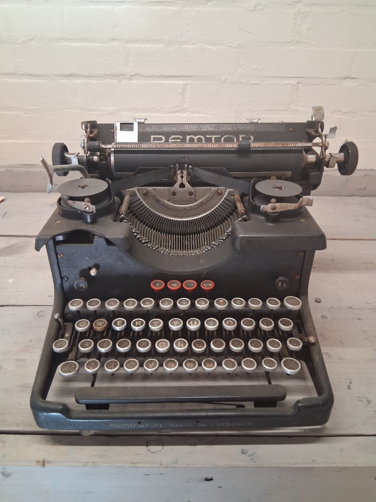 schrijfmachine,  typemachine  Remtor, Ophalen