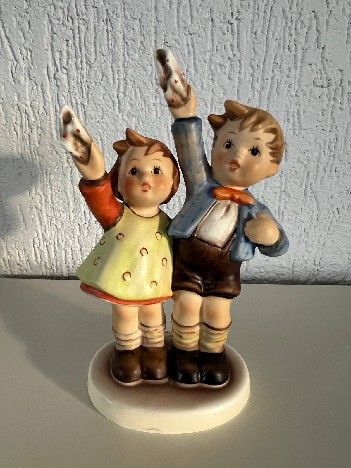 Hummel beeldje: Jongen en meisje, Ophalen of Verzenden, Zo goed als nieuw, Hummel