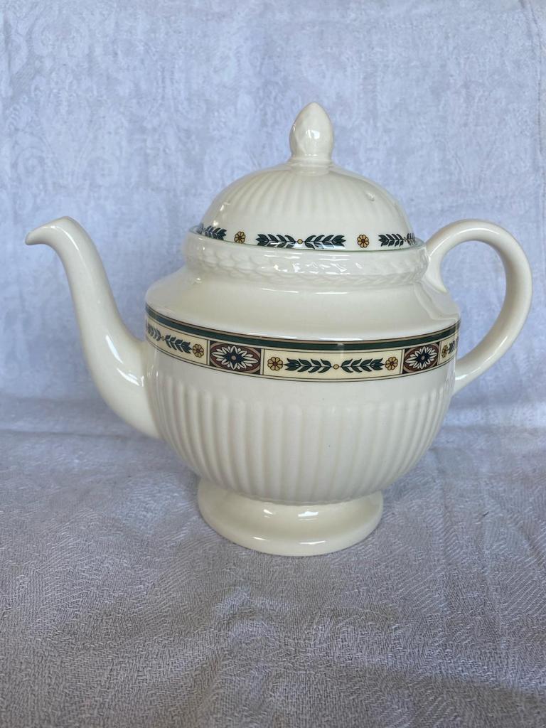 Wedgwood Teapot - Klassiek Design, Huis en Inrichting, Keuken | Servies, Ophalen of Verzenden, Zo goed als nieuw, Aardewerk, Overige typen