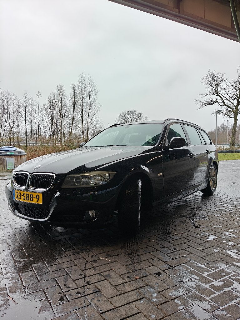 2011 BMW 320i E91 LCI Luxury Line | Compl. Onderhoudsgesch., Euro 5, Achterwielaandrijving, 1995 cc, Zwart