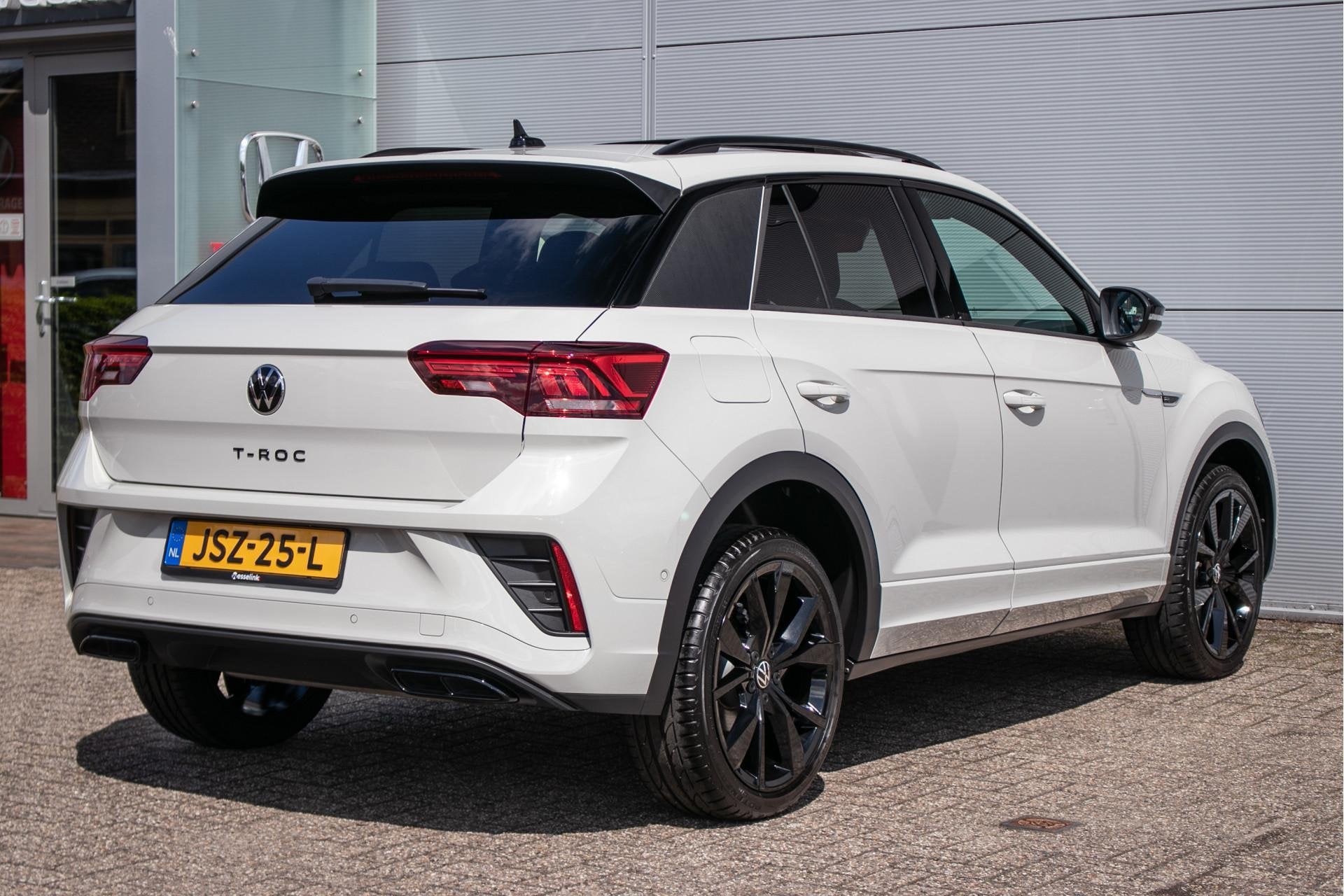 Volkswagen T-Roc 1.5 TSI R-Line Edition | Adapt cruise | Pan, Auto's, Stof, 4 cilinders, 150 pk, Beige