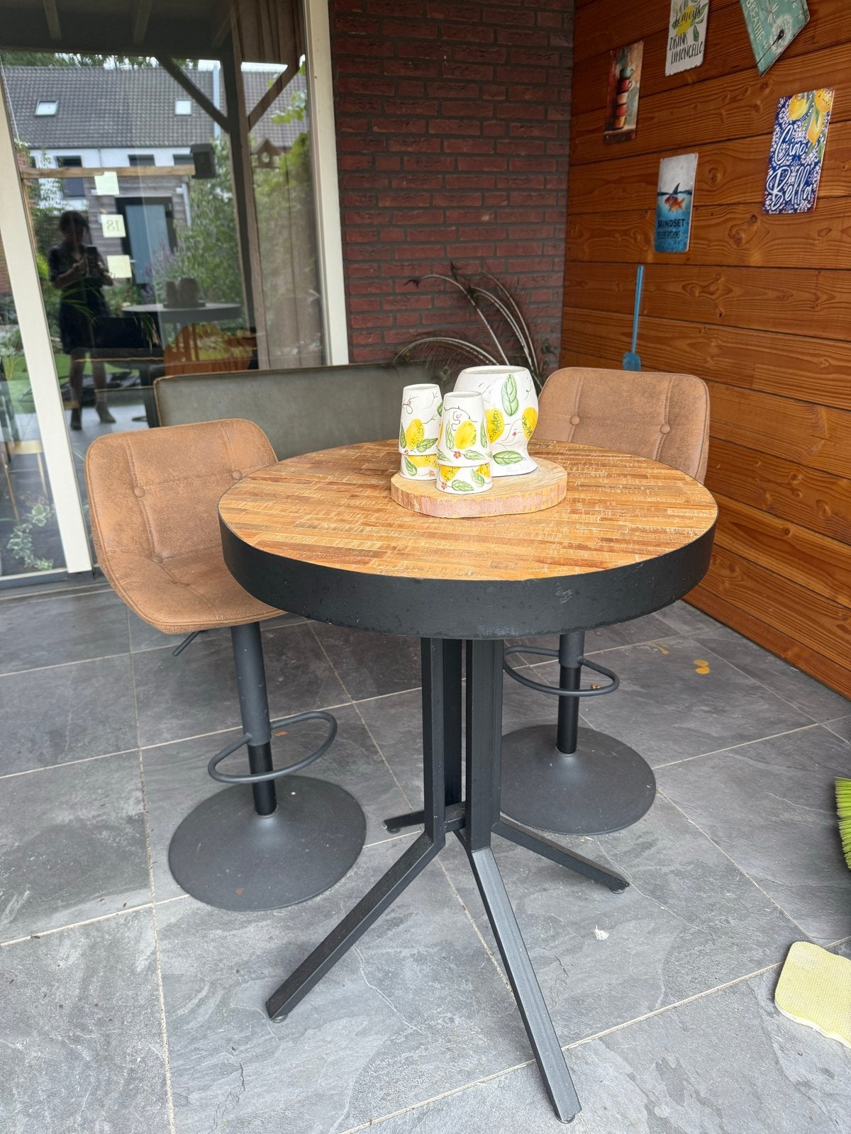 Bistro tafel met 2 barkrukken, Ophalen, Hout, 60 tot 90 cm, Zo goed als nieuw