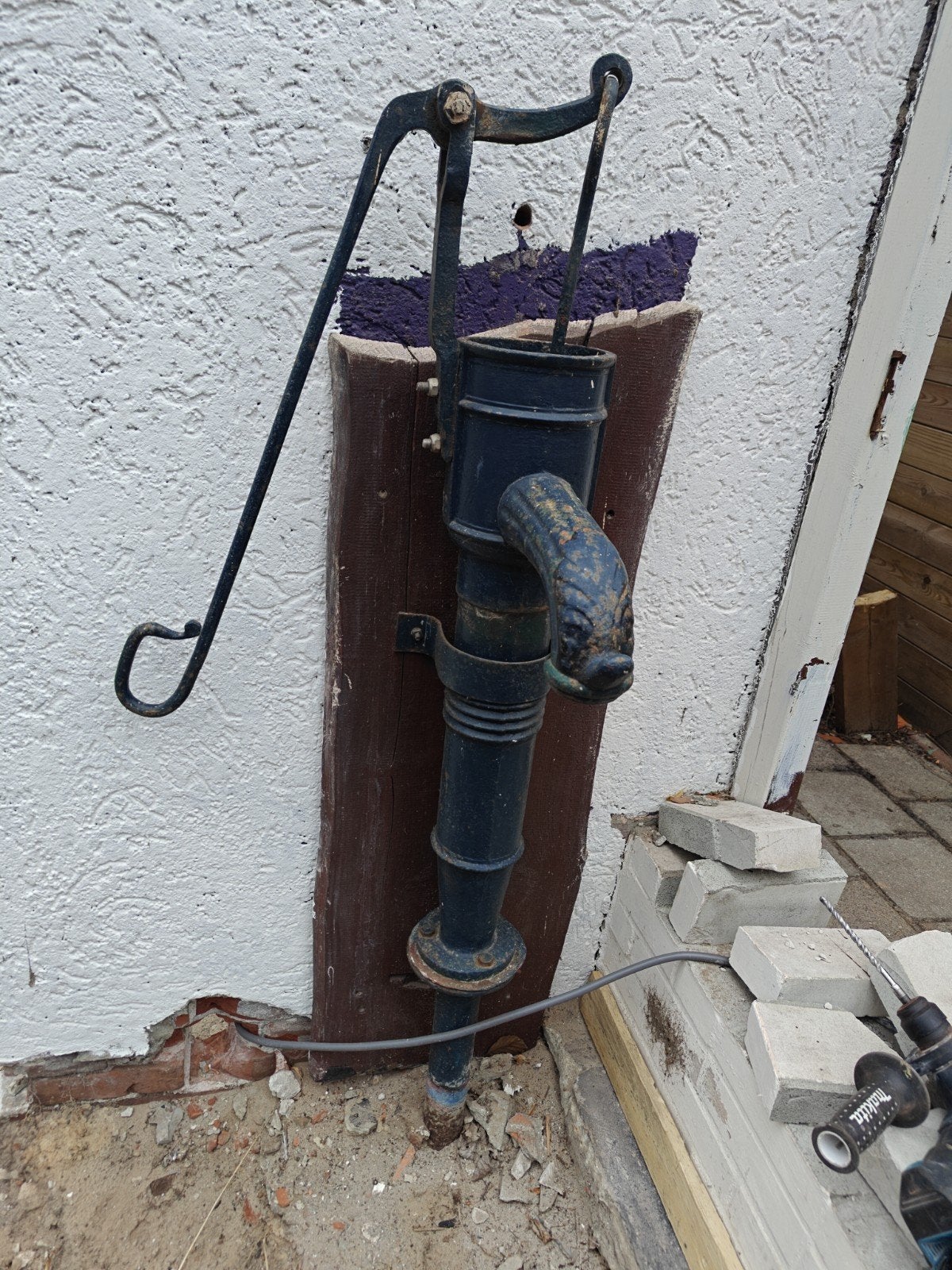 Antieke gietijzeren waterpomp - Decoratief of functioneel, Ophalen