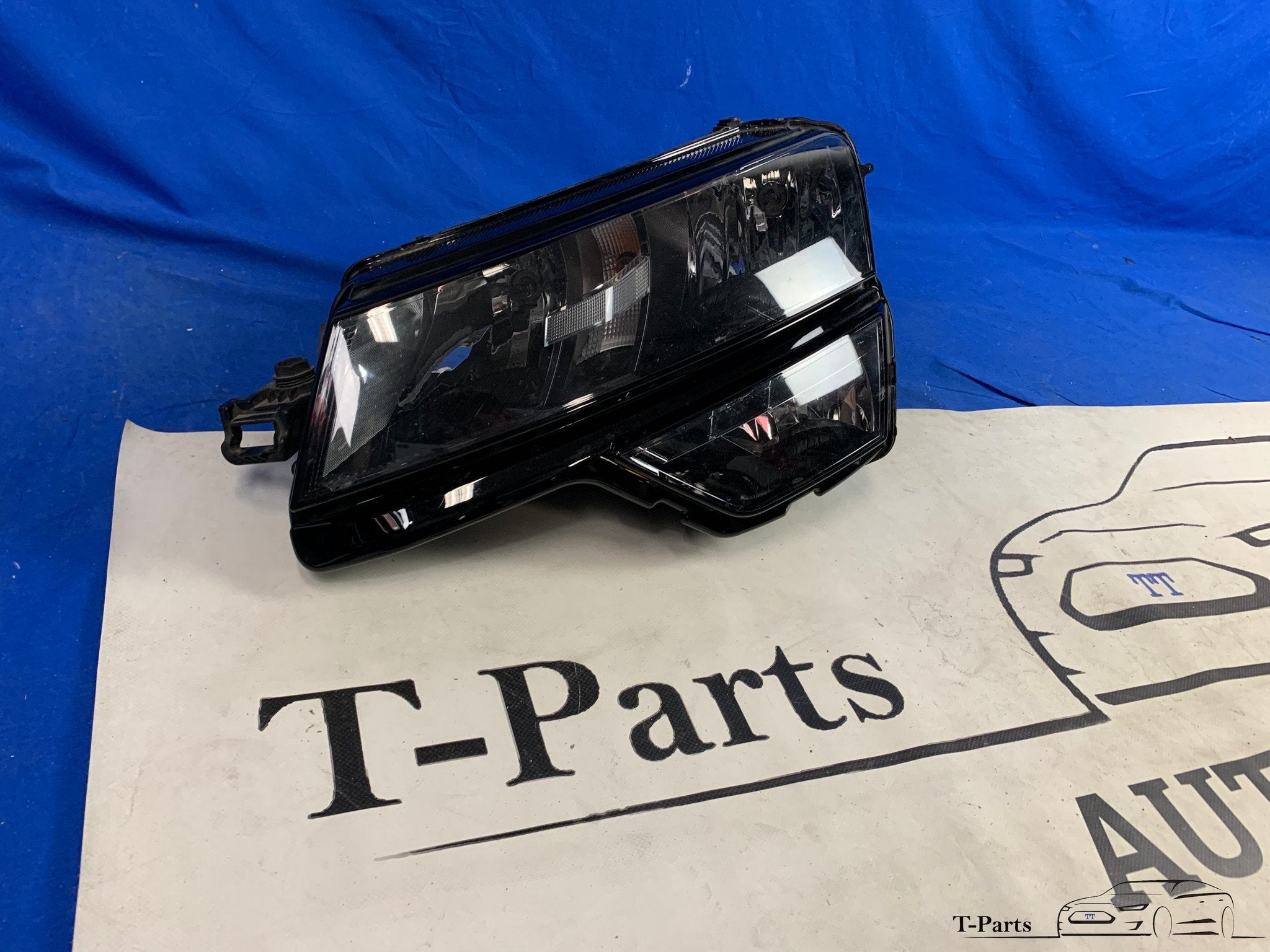 Skoda karoq koplamp links lamp halogeen 17+ 57B 941 015 A, Info@fabrikant.eu, Ophalen of Verzenden, Skoda, Fabrikantstraat 1
1000 AA  Amsterdam